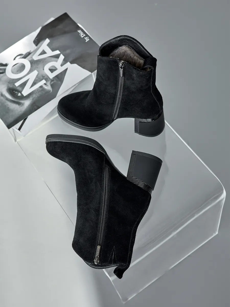 Ботинки женские зимние на каблуке замшевые U420-041