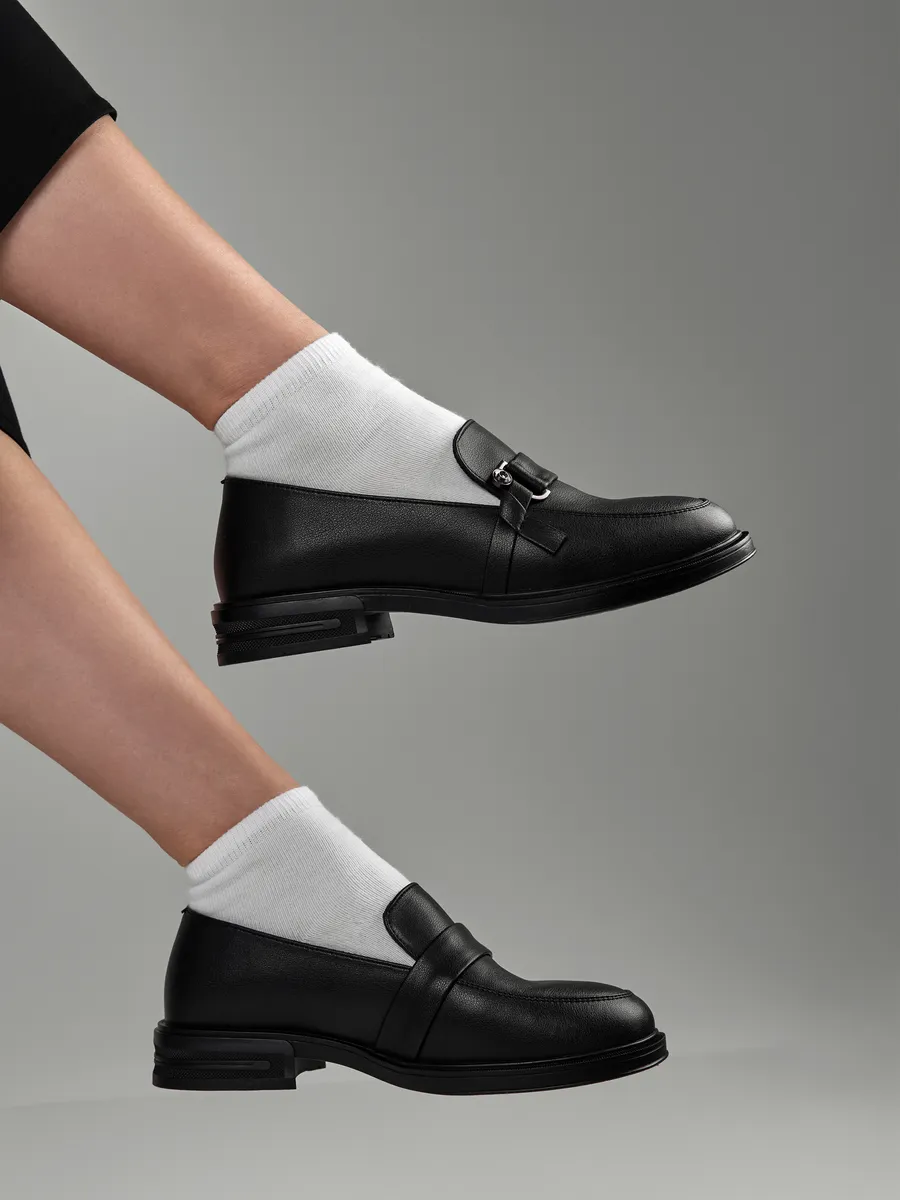 Лоферы женские натуральная кожа черные на каблуке XDN-52599-4A-ST