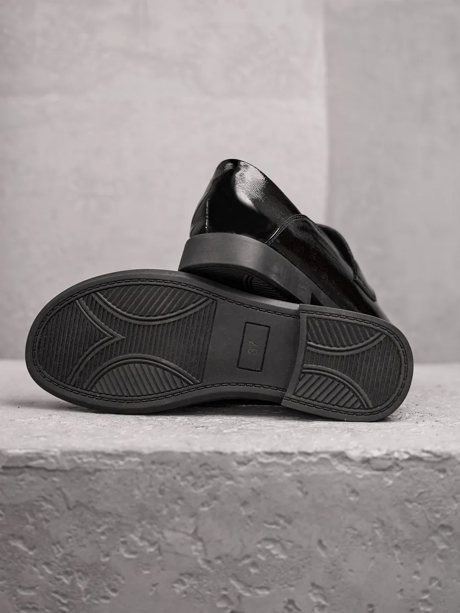 Туфли на низком каблуке кожаные весенние лоферы CV091-010B